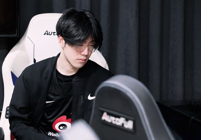 退三位起步 退三位起步